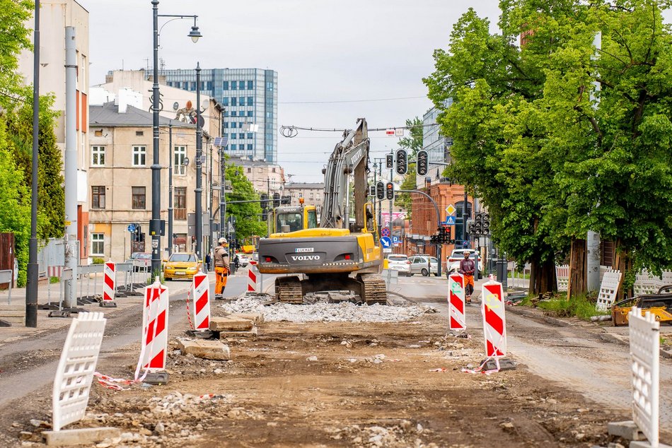 Łódź. Remont Rzgowskiej w Łodzi na pełnych obrotach. Zniknęło torowisko MPK Łódź i stary asfalt!