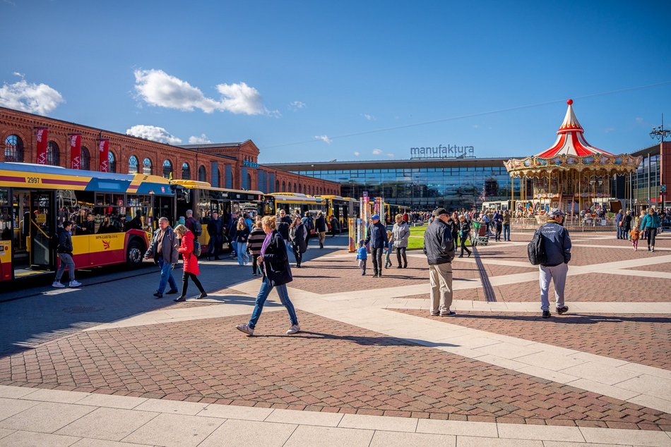 Wielka parada autobusów przejechała ulicami Łodzi