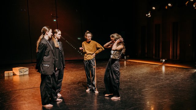 „Everything Not Saved Will Be Lost”. Pierwsza premiera w konkursie Szklarnia – Inkubator Teatralny