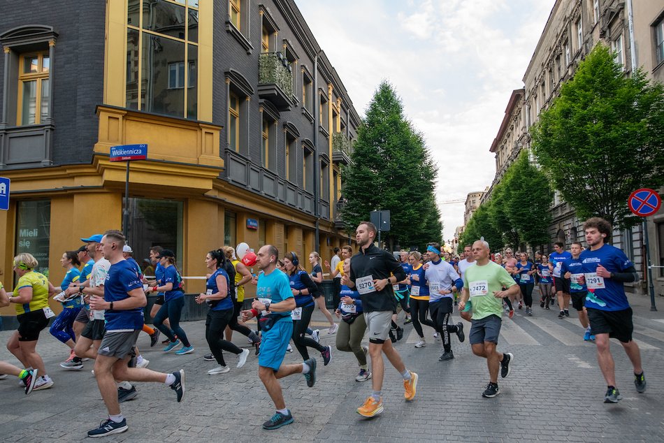 Łódź. Bieg Ulicą Piotrkowską Rossmann Run 2025 wystartował! Walka o życiowe rekordy
