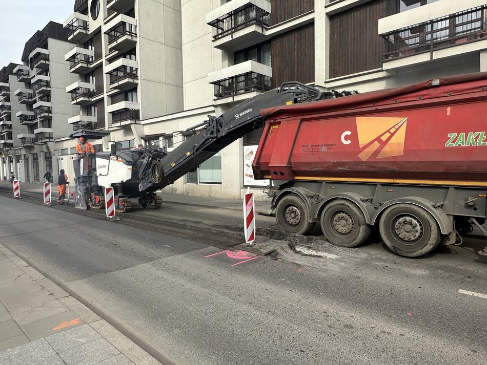 Łódź. Nowa nawierzchnia na Zamenhofa