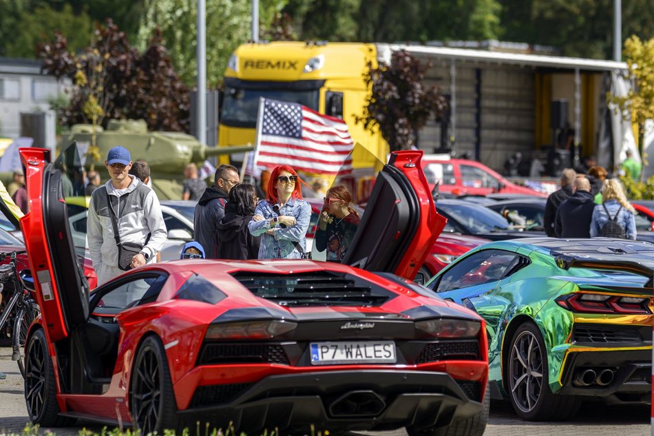 Ale auta pod Atlas Areną w Łodzi. Europejski zlot aut sportowych