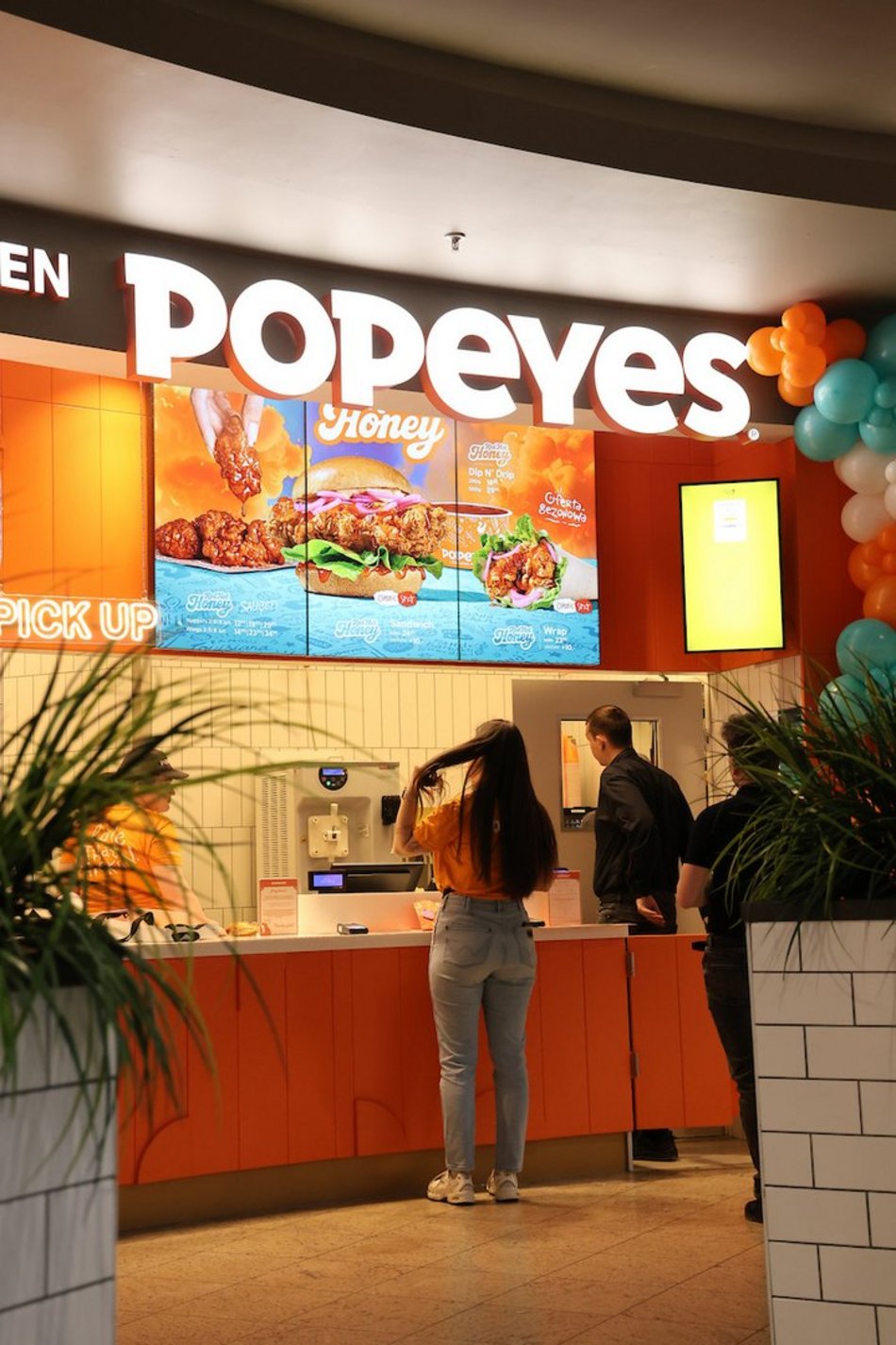 Popeyes w Łodzi otwarty! Tłum czekał nawet kilkanaście godzin
