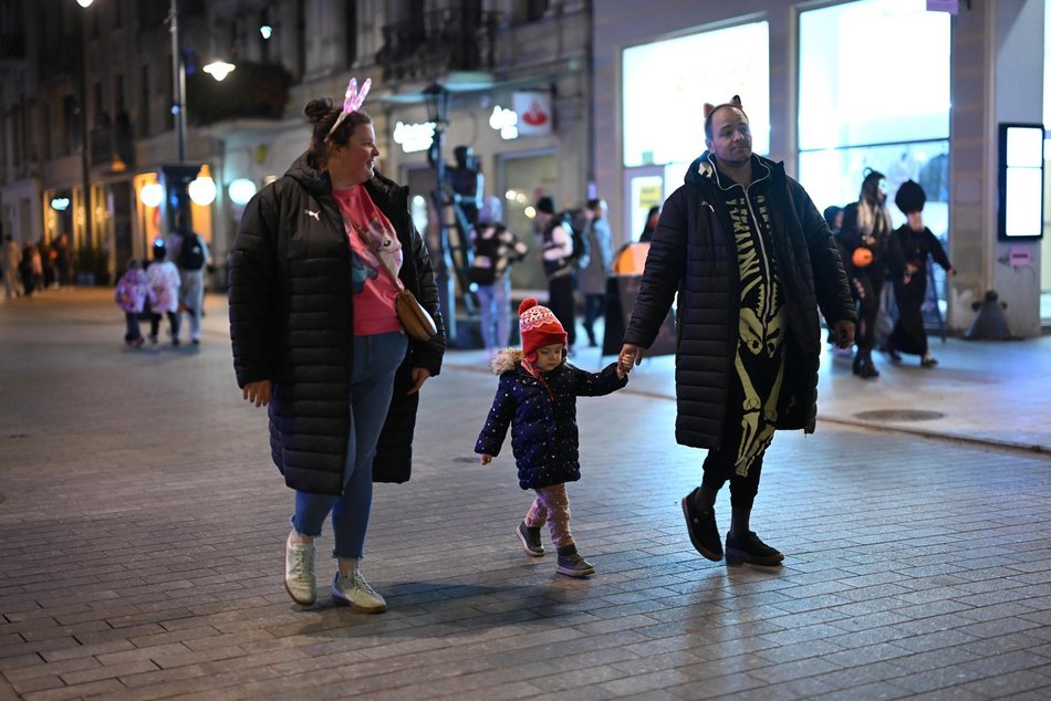 Łódź. Halloweenowa parada przeszła Piotrkowską w Łodzi. Tłumy duchów, czarownic i zombie!