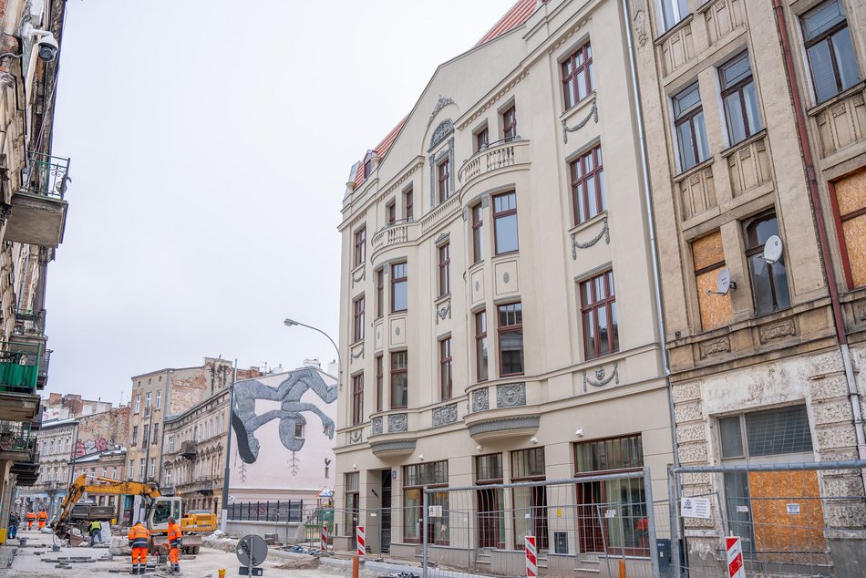 Legionów zmienia się na naszych oczach! Remonty ulicy i kamienic wrą