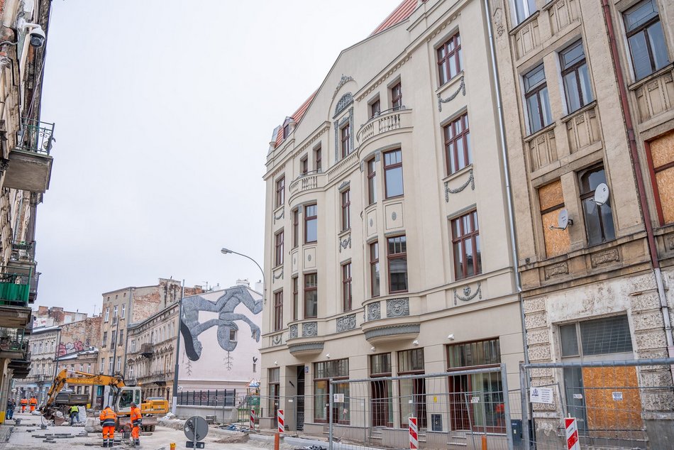 Legionów zmienia się na naszych oczach! Remonty ulicy i kamienic wrą