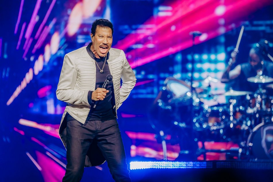 Łódź. Lionel Richie w Łodzi. Ponadczasowe hity porwały publiczność w Atlas Arenie