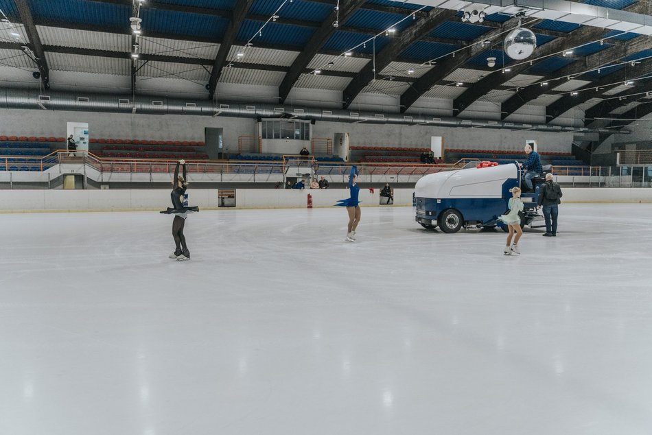 Lodowisko Bombonierka w Łodzi gładkie jak stół! Jak działa nowa rolba do lodu?