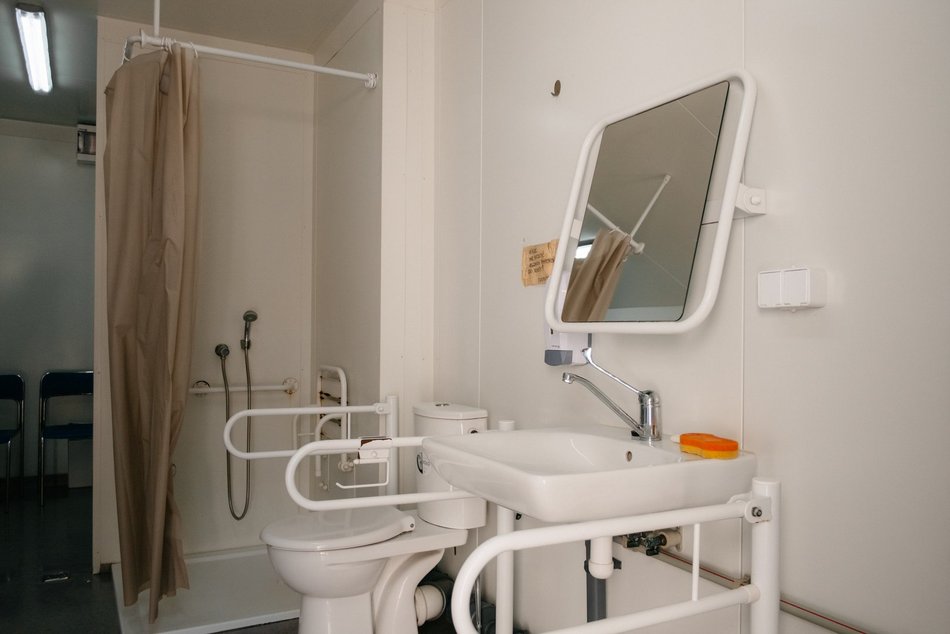 MOPS Łódź pomaga bezdomnym przez cały rok. Duże zainteresowanie mobilnymi łaźniami