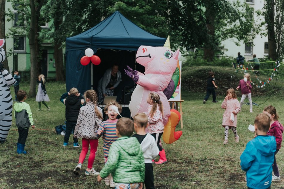 Łódź. „Czwartki na wesoło" z MOPS Łódź. Gry, zabawy, warsztaty, dmuchańce i przekąski