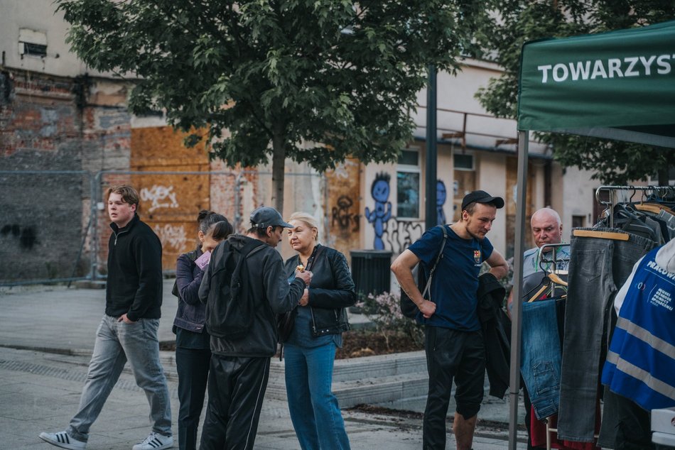Łódź. Namiot Pełen Wsparcia w Pasażu Schillera już działa! Specjaliści pomagają potrzebującym