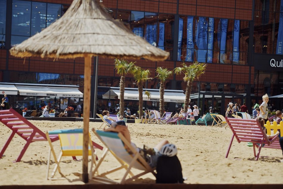 Łódź. Plaża i beach bar wracają do Manufaktury w Łodzi! Kiedy wielkie otwarcia?