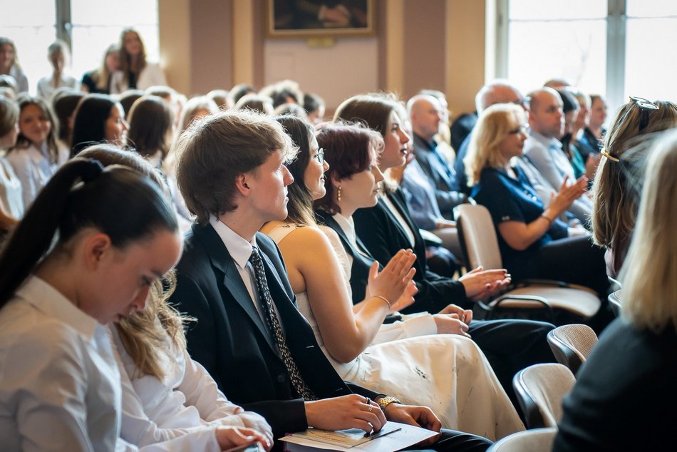 Łódź. Zakończenie roku szkolnego w III Liceum Ogólnokształcącym w Łodzi
