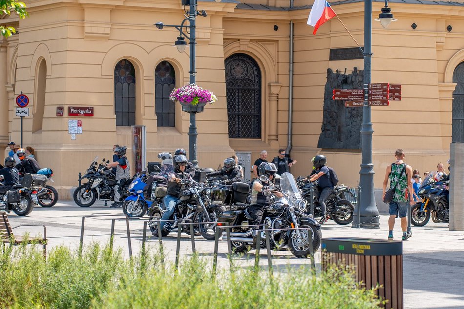 motocykliści