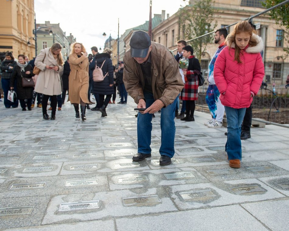 Odsłonięcie pomnika na placu Wolności