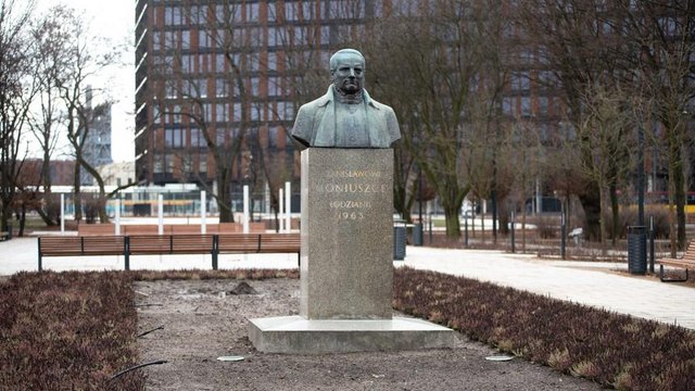 Moniuszko miał w Łodzi pomnik, który zburzyli okupanci. Łodzianie zbudowali nowy