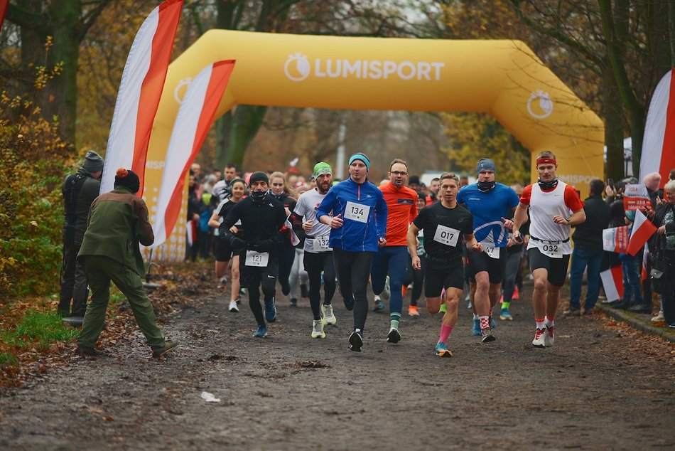 Łódź. Bieg Niepodległości w parku Julianowskim