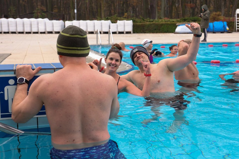 Pierwsze w tym sezonie morsowanie w Aquaparku Fala w Łodzi