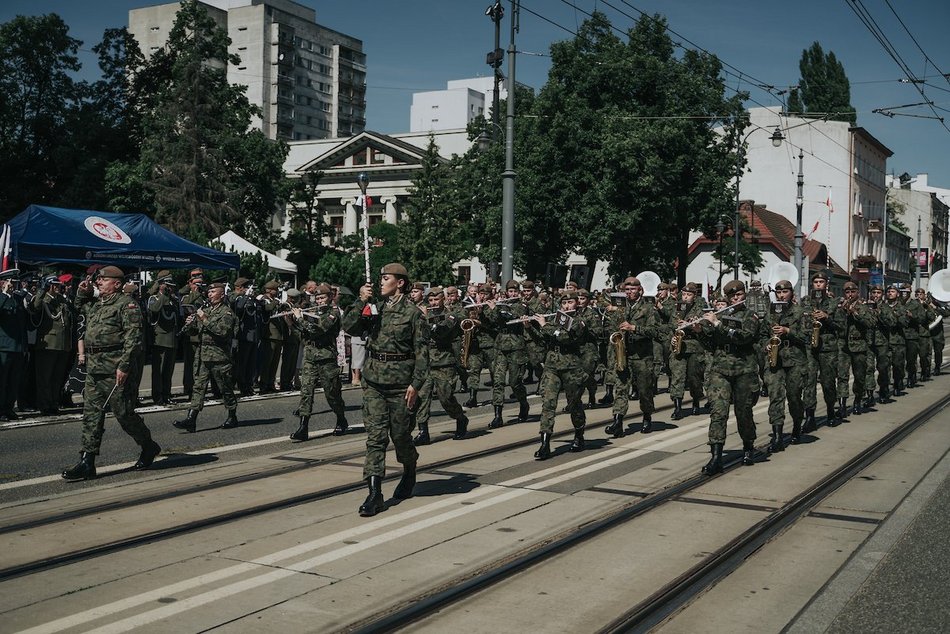 Łódź. Święto Wojska Polskiego w Łodzi. Wielka parada, piknik, rekonstrukcje historyczne