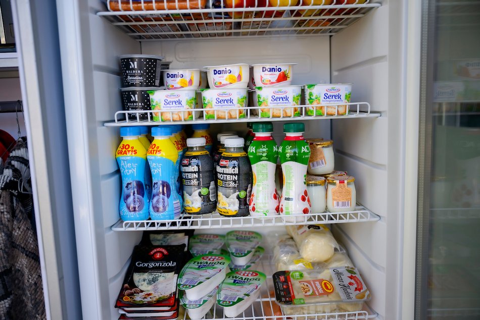 Łódź. Nowa lodówka społeczna w Łodzi. Nie wyrzucaj jedzenia, podziel się!