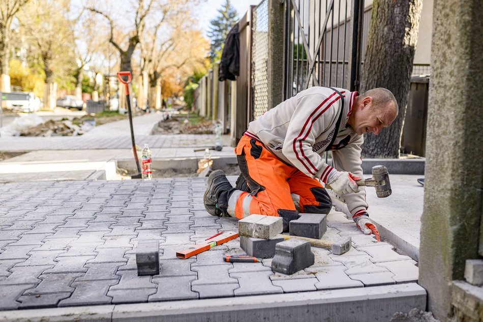 Remont Zelwerowicza. Są już pierwsze chodniki i zjazdy do posesji