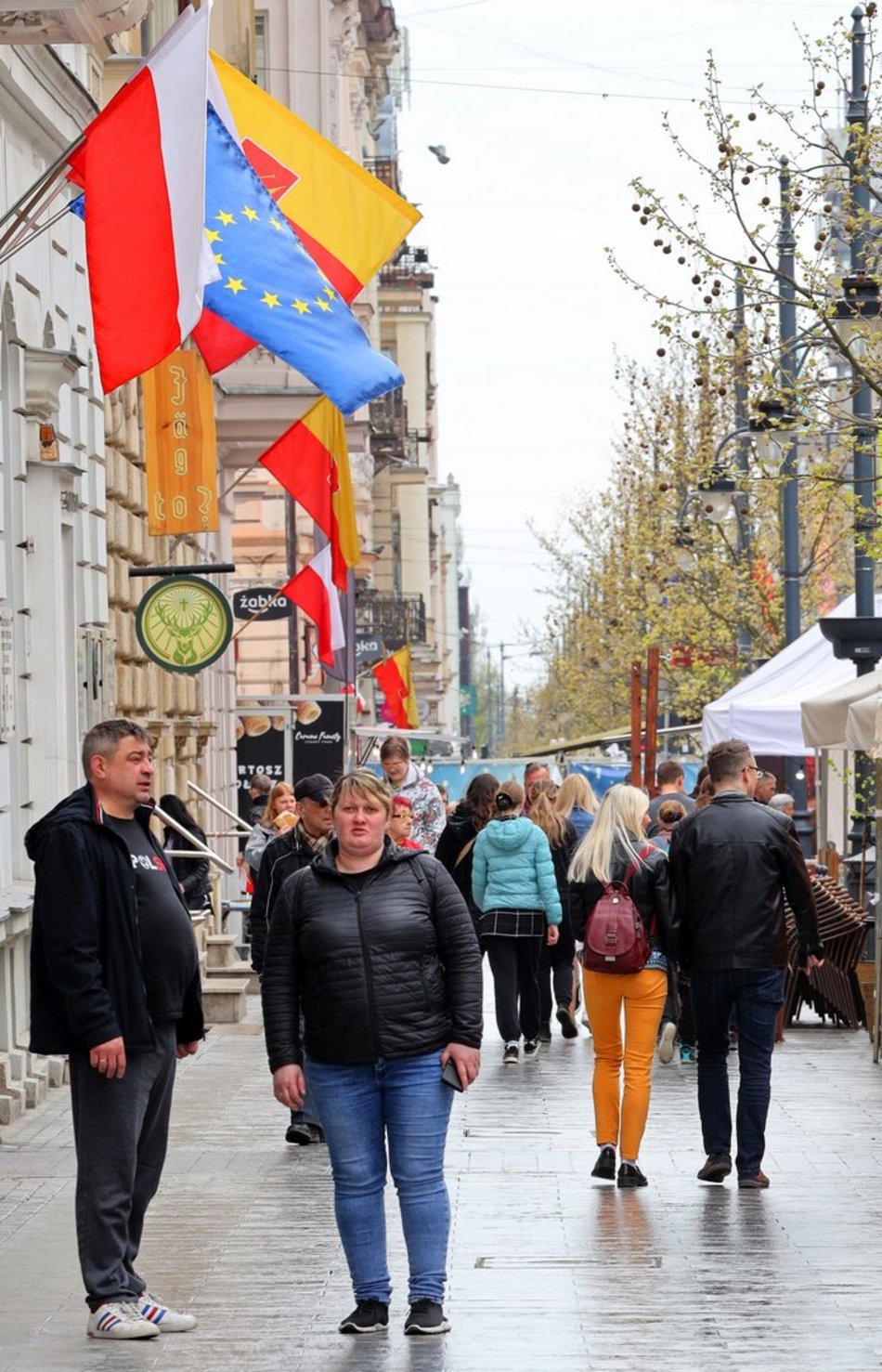 Dzień Flagi w Łodzi. Tłumy mieszkańców na Piotrkowskiej [ZDJĘCIA]