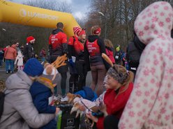 Łódź. Świąteczny bieg w parku Baden-Powella w Łodzi. Wspaniała atmosfera z nutą rywalizacji