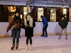 Ostatnie dni lodowiska w Manufakturze! Łodzianie korzystają z uroków zimy!