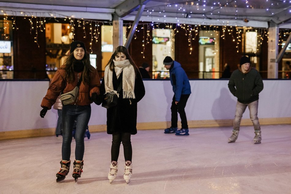 Ostatnie dni lodowiska w Manufakturze! Łodzianie korzystają z uroków zimy!