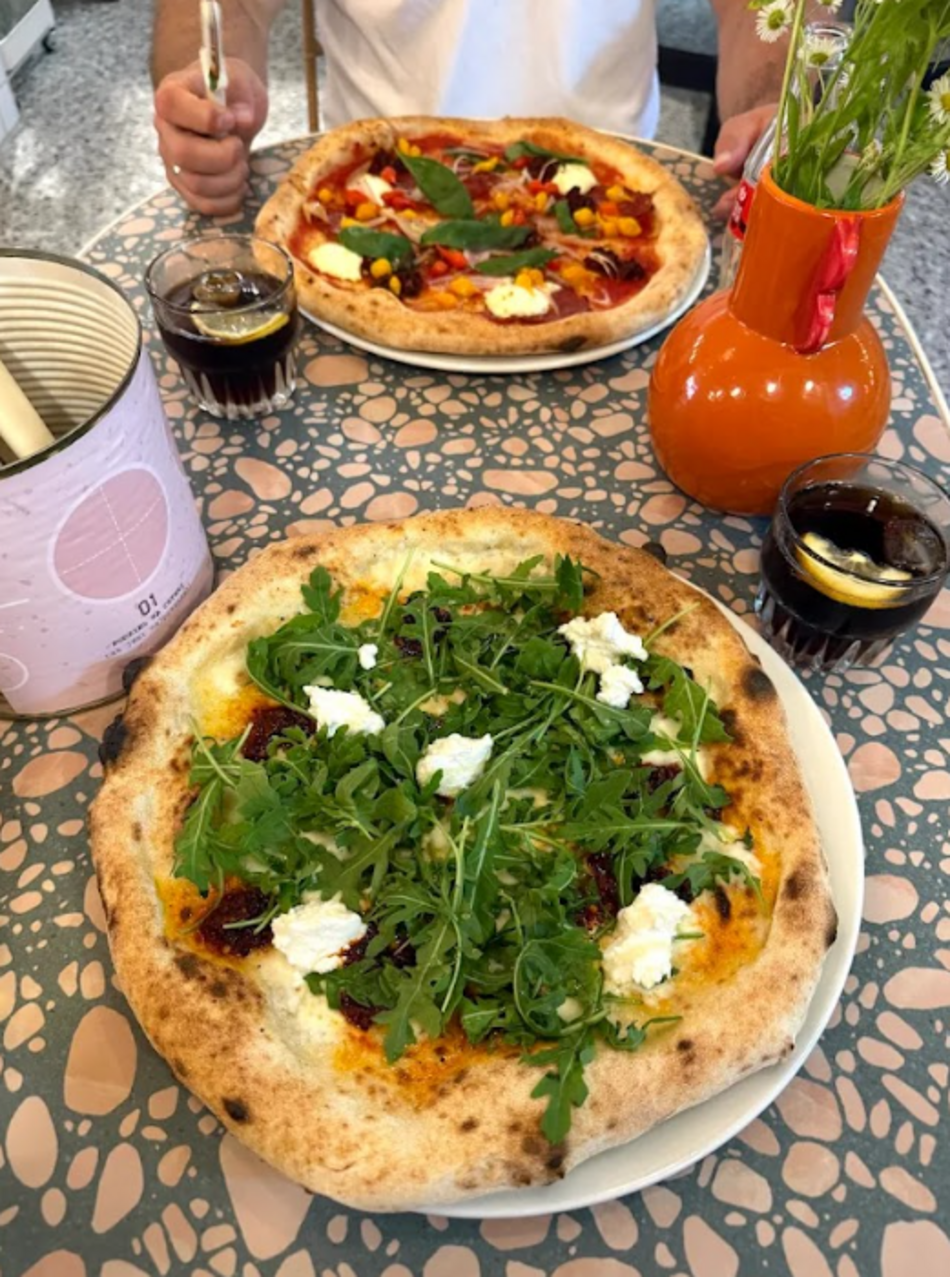 Łódź. Restauracja Olio w Łodzi. Pizza neapolitańska, bruschetty, foccacie i sałatki