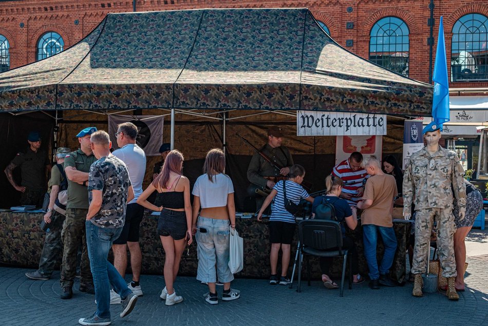 Piknik weterana w Manufakturze