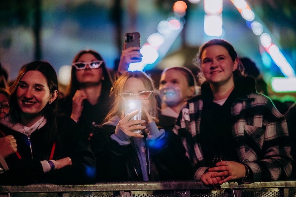 Łódź. Juwenalia 2025 w Łodzi. Pierwsze koncerty na Lumumbowie przyciągnęły tłumy