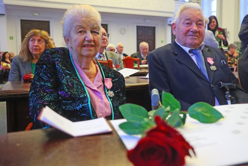 Łódź. Medale za długoletnie pożycie małżeńskie. Rekordziści są razem od 66 lat!