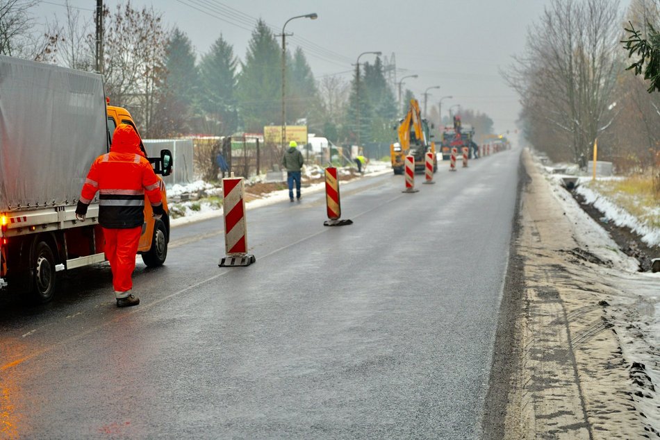 Łódź. Koniec zimy na drogach w Łodzi. Wielki poziomowy audyt ulic i powrót drogowców