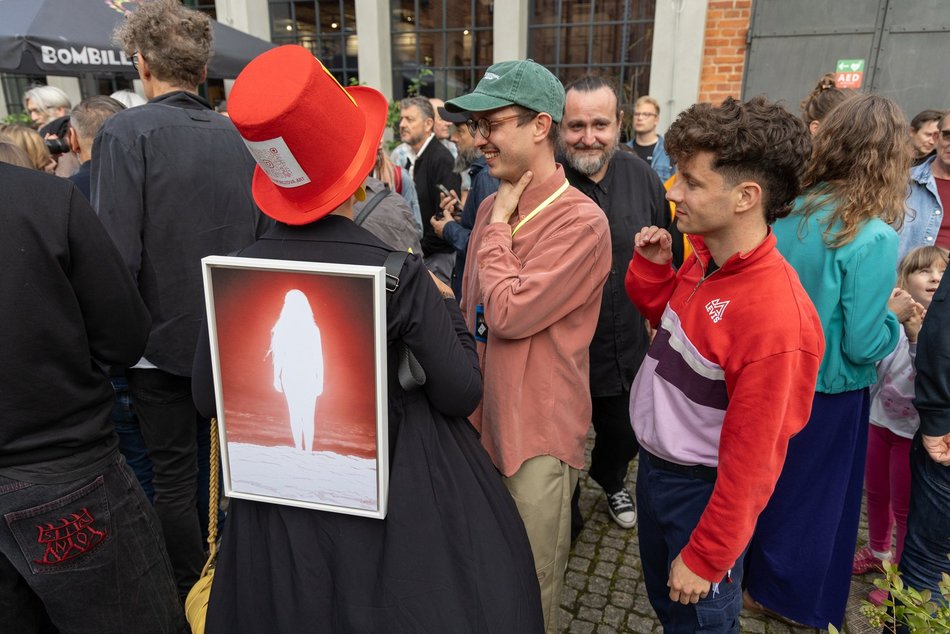 Łódź. Fotofestiwal 2025 w Łodzi rozpoczęty. Tłumy na inauguracji