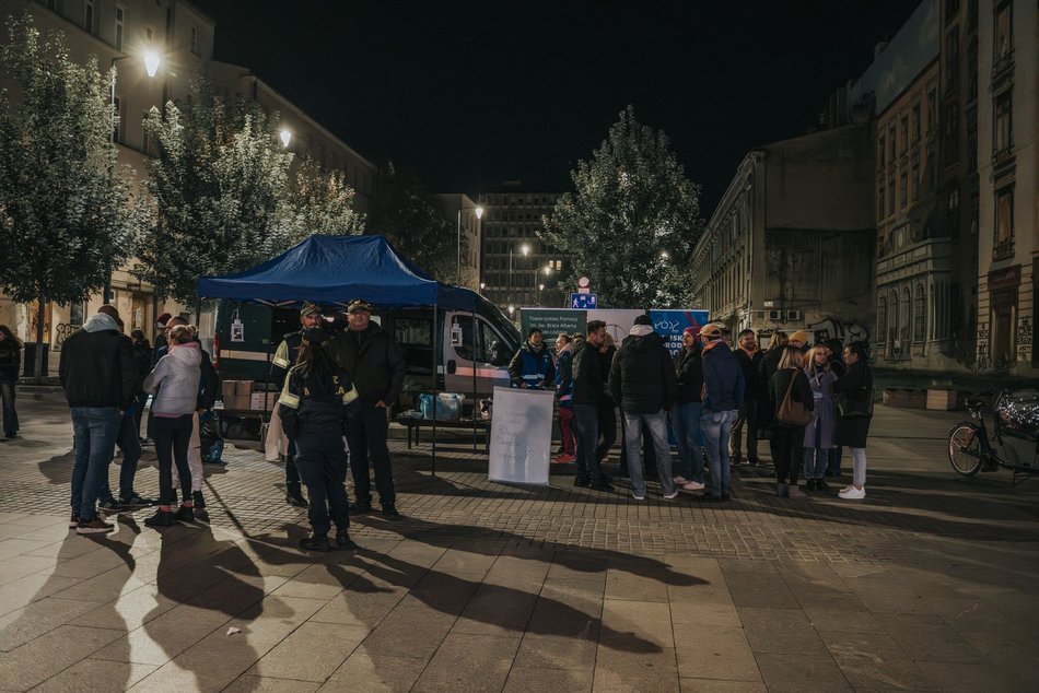 Łódź. Namiot Pełen Wsparcia w Pasażu Schillera