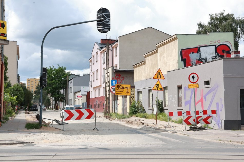 Łódź. Remont Piasecznej w Łodzi. Trwają prace przy podbudowie nowej drogi