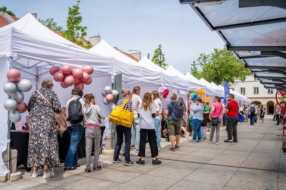 Łódź. „Piknik bez barier” na Starym Rynku w Łodzi. Dobra zabawa, darmowe porady i integracja!