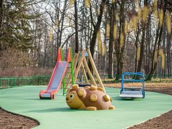 Łódź. Plac zabaw w Parku Julianowskim w Łodzi