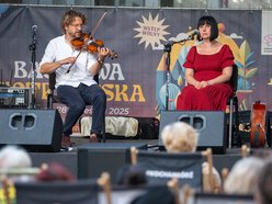 Łódź. Sobotnie Brzmienia na Piotrkowskiej w Łodzi. Klimatyczny początek wieczoru w Pasażu Róży