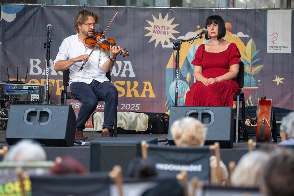 Łódź. Sobotnie Brzmienia na Piotrkowskiej w Łodzi. Klimatyczny początek wieczoru w Pasażu Róży