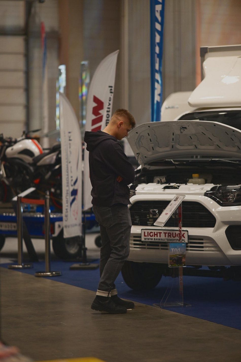 Łódź. Łódzkie Targi Motoryzacyjne w hali Expo Łódź. Klasyki, auta przyszłości, dealerzy i więcej