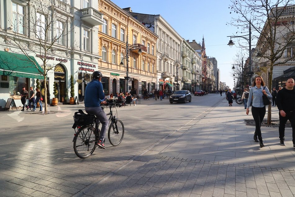 Łódź. Łódź budzi się do życia! Łodzianie i turyści tłumnie korzystają z pierwszych dni wiosny