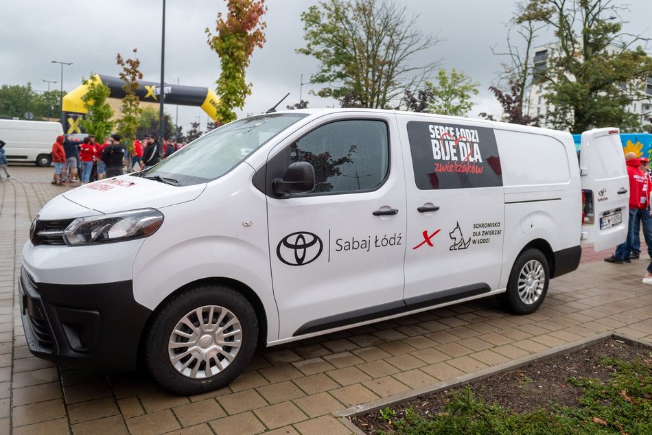 Nowy samochód dla schroniska w Łodzi. Zwierzaki już zacierają łapki na przejażdżki