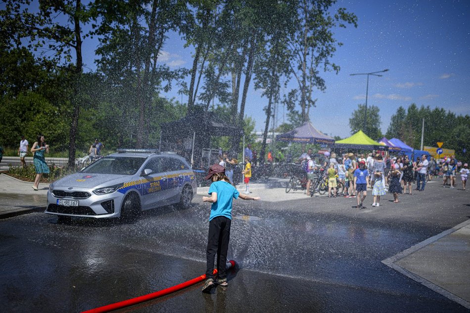 Łódź. Piknik otwarcia Szczecińskiej w Łodzi wielkim hitem. Tłumy łodzian bawią się świetnie