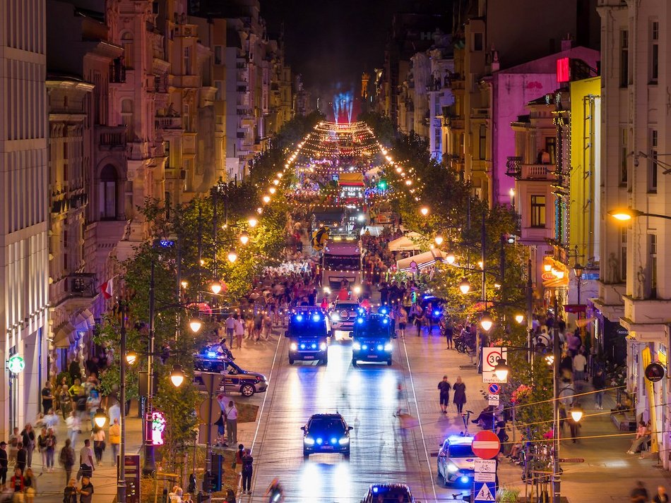 Łódź. To dopiero widok! Największy pochód w historii Parady Wolności w Łodzi z lotu ptaka!