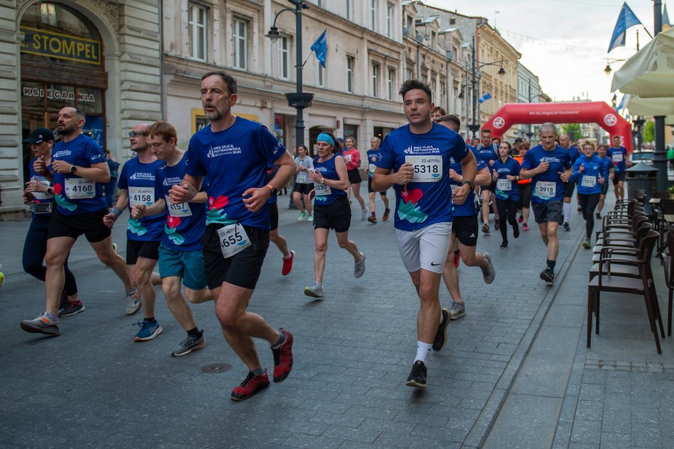 Łódź. Bieg Ulicą Piotrkowską Rossmann Run 2025 wystartował! Walka o życiowe rekordy