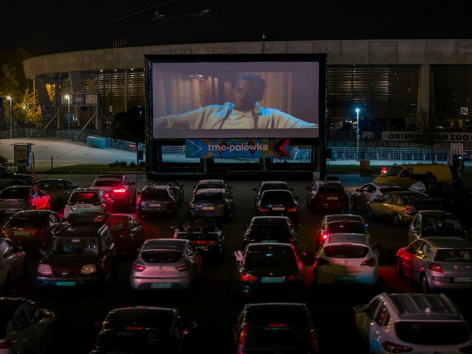 Łódź. Motopolówka przy Atlas Arenie w Łodzi. Dobre kino prosto z samochodu