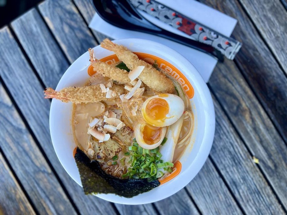 [Translate to Ukraiński:] Ramen w restauracji Szpulka