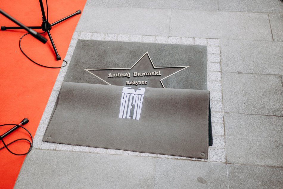 Aleja Gwiazd przy Piotrkowskiej w Łodzi coraz dłuższa. Andrzej Barański uhonorowany